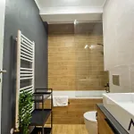 Mohost Four - Elegant Mountain Escape Apartment *