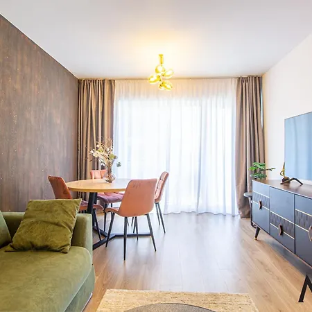 Mohost Four - Elegant Mountain Escape Апартаменты Брашов