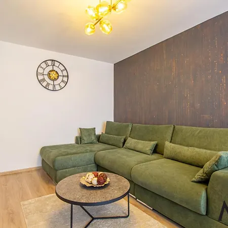 Mohost Four - Elegant Mountain Escape Брашов