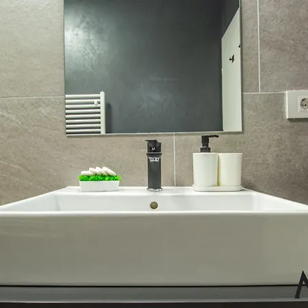 Mohost Four - Elegant Mountain Escape Appartamento Braşov