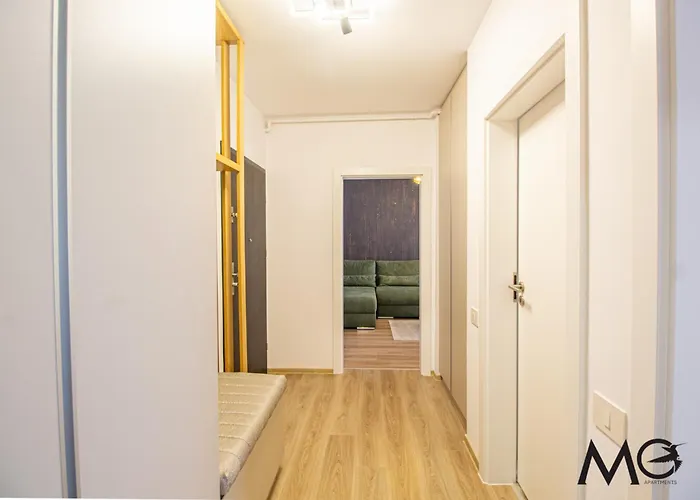 Апартаменты Mohost Four - Elegant Mountain Escape