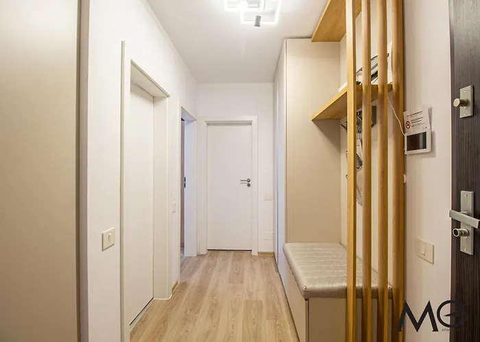 Mohost Four - Elegant Mountain Escape Апартаменты Брашов