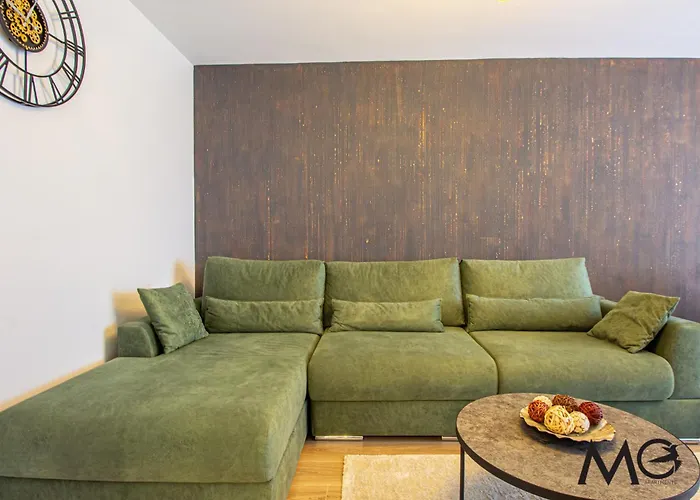 Mohost Four - Elegant Mountain Escape Брашов