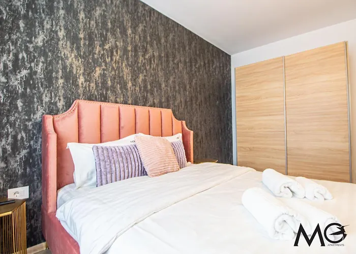 Апартаменты Mohost Four - Elegant Mountain Escape