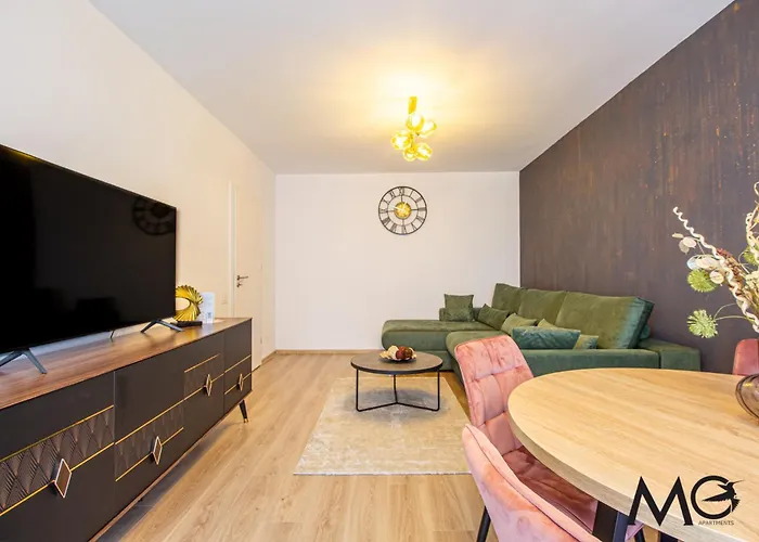 Mohost Four - Elegant Mountain Escape Апартаменты Брашов