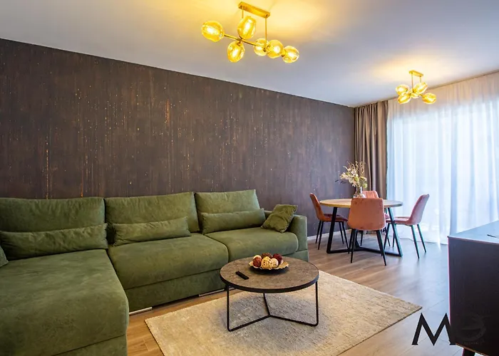 Mohost Four - Elegant Mountain Escape Апартаменты Брашов